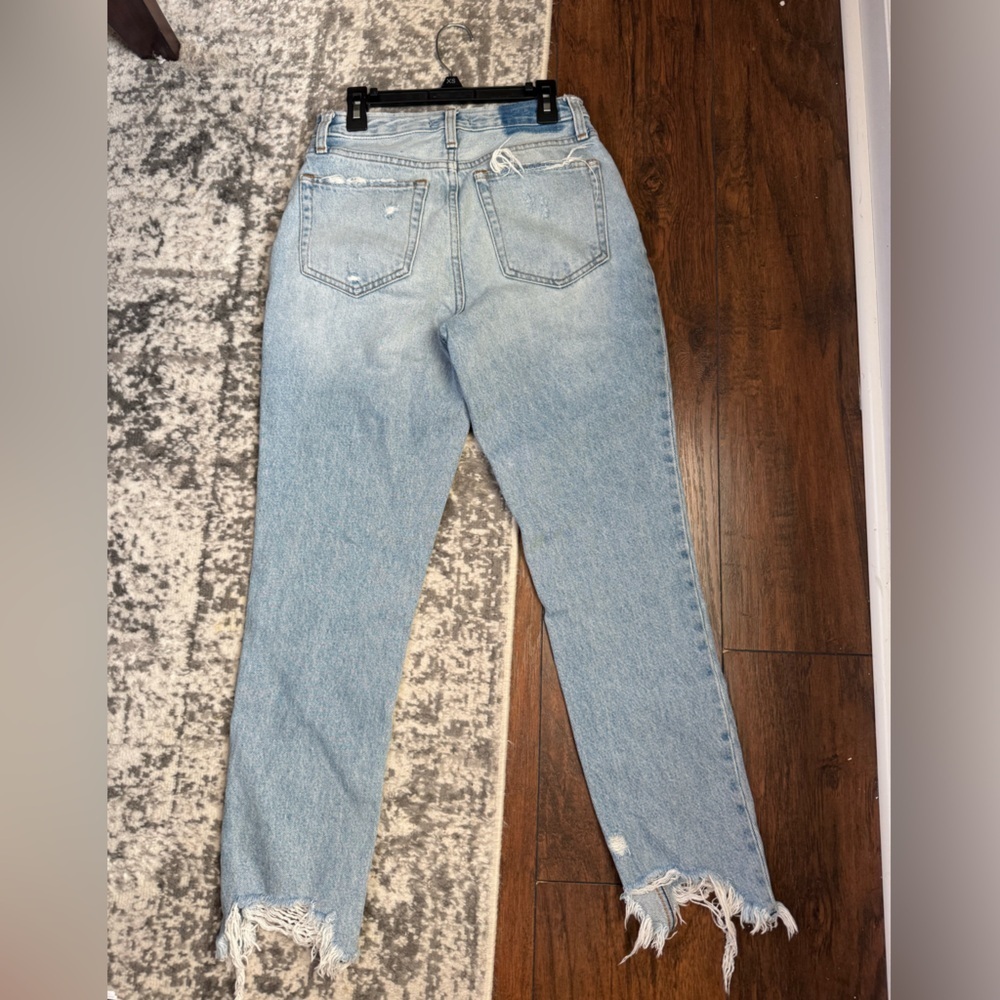 Abercrombie & Fitch Light Wash Distressed Mom Jeans size 25/0 - Picture 2 of 8
